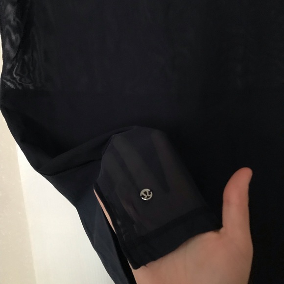 Navy mesh low scoop short sleeve lululemon shirt - Picture 4 of 4